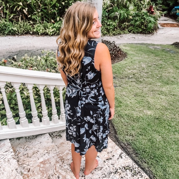 Dresses & Skirts - 🔴BOGO! Vintage blue floral dress!!